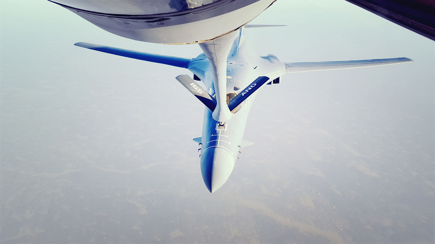 B-1 bomber refuel